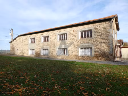 grande dépendance en pierre de plus de 400 m2 avec 2800 m2 d