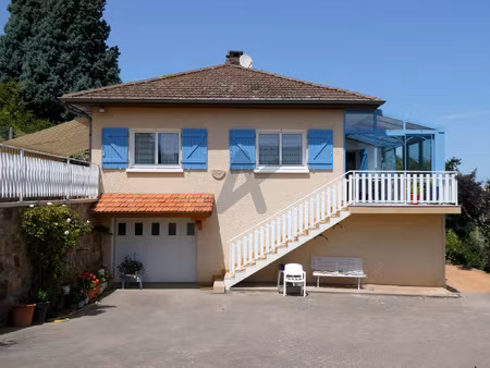 belle villa sur sous-sol complet avec grand terrain et vue d