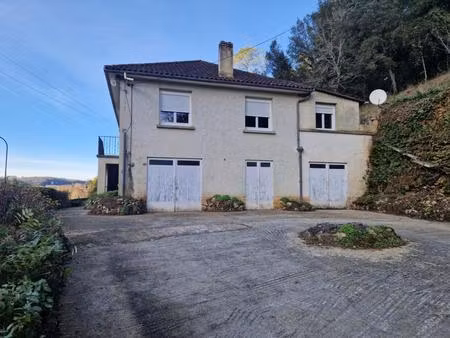 maison de ville avec appartement indépendant et garage aux eyzies