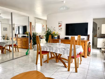 appartement t2 avec terrasse place des épars