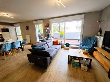 t4 (2016) 88m² - terrasse 28m² sans vis-à-vis - panneaux solaires - 2 parkings & cave