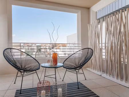 appartement t4 en avant dernier étage avec terrasse 96m2