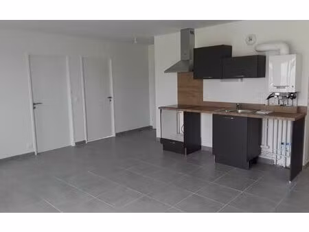 location appartement  m² t-3 à pont-l'évêque  837 €