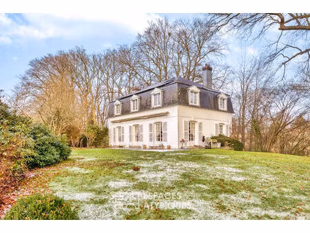 maison ile de france dans un parc arboré