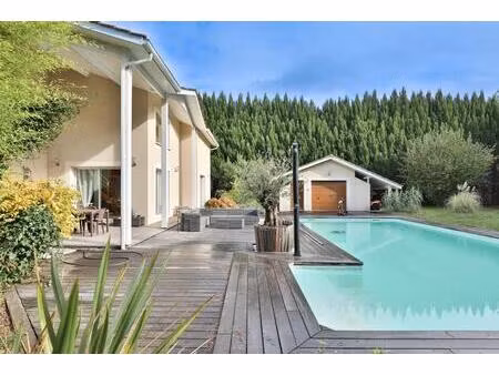 spacieuse maison familiale à le barp avec piscine