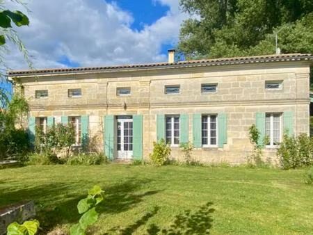 maison girondine en pierre 220 m² - 5 chambres - jardin 900 m² - dépendance 150 m² - 20 mi