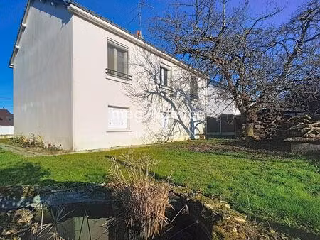 maison individuelle  secteur calme  avec beaucoup de potentiel !!