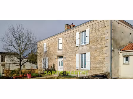 maison ancienne rénovée  avec dépendances.