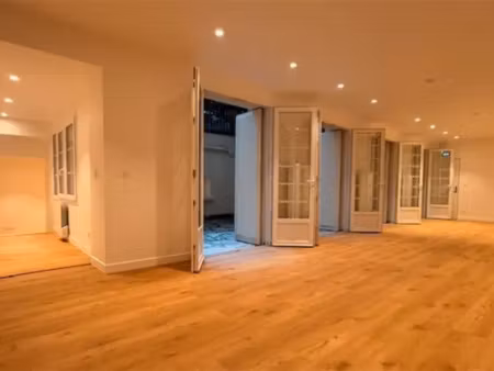 tès belle luminosité – bureau de caractère au cœur d’un quartier vivant et inspirant