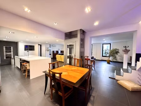 appartement 8 pièces - 191 m²