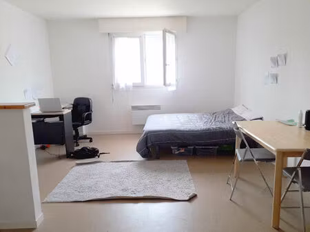 appartement 1 pièces 26 m² à louer la roche-sur-yon 85000 ? | era immobilier
