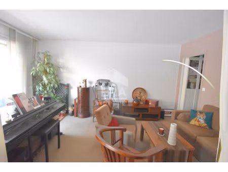 2 pieces au calme avec large balcon plein sud