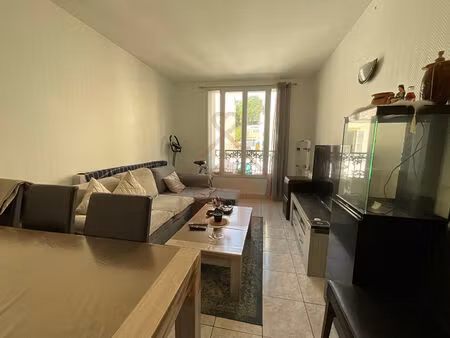 premier etage - appartement 2 pieces traversant entièrement rénové - rue mirabeau - a 5 mi