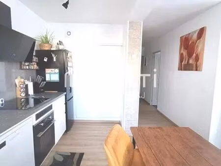 appartement avec balcon -cave et parking