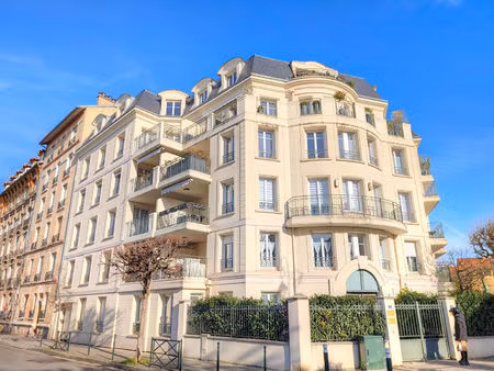 grand studio - la garenne colombes 34 77 m2