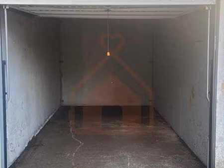 parking / box le kremlin bicetre 13 m2