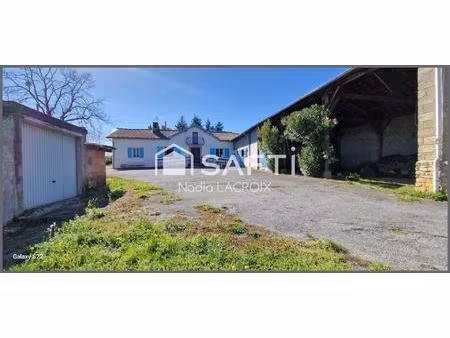 corps de ferme sur parcelle de 27 189 m²  habitation 107 m² de plain-pied.