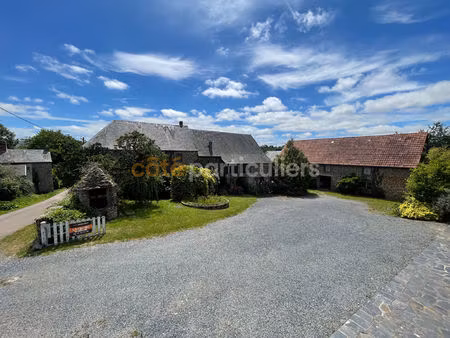 ancien corps de ferme avec dependances a 10mn saint-lo