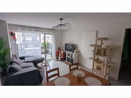 dans résidence standing t2 avec terrassse