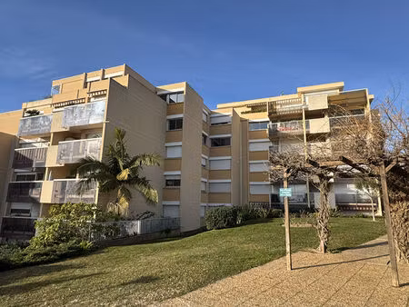 a vendre - 3 pieces - nice fabron