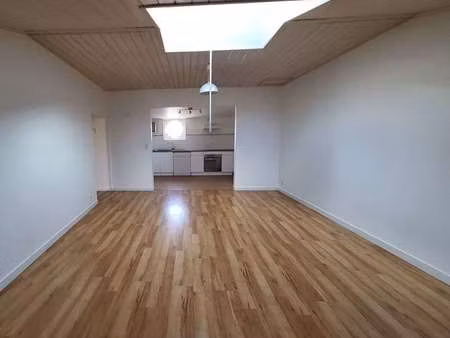 location appartement 2 pièces à machecoul-saint-même (44270) : à louer 2 pièces / 60m² mac