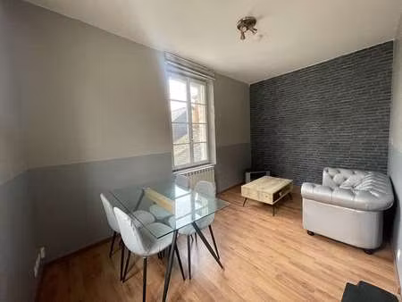 location appartement 2 pièces meublé à saumur (49400) : à louer 2 pièces meublé / 31m² sau