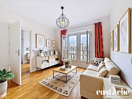 charmant 3 pièces en étage élevé  à rénover inégralement