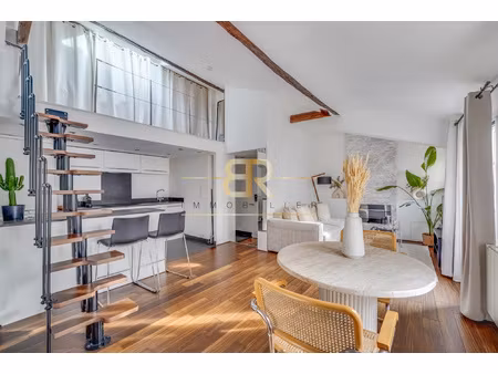 dernier étage / lumineux / refait à neuf