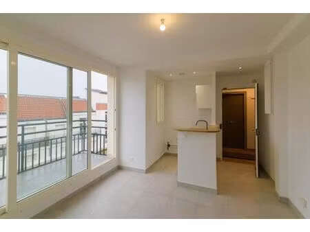 grand studio avec balcon