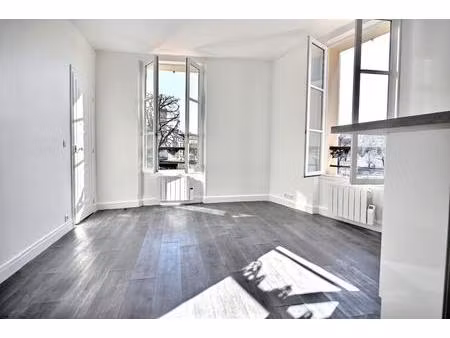 versailles  2p de 45m² avec debarras  remise et jardin en parfait etat