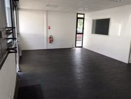 location bureau talence 77 m²