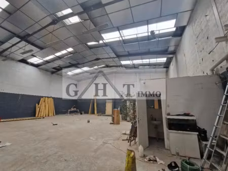 a louer 270m² entrepot a stains