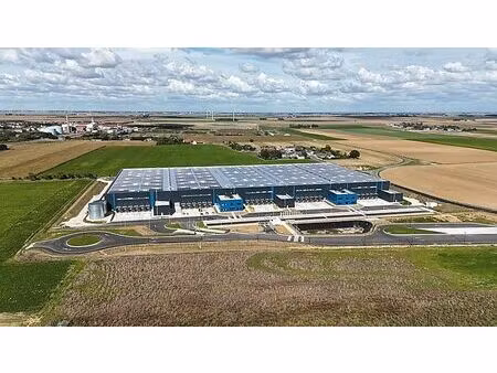 location entrepôt / local d'activités toury 11 883 m²