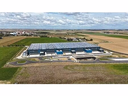 location entrepôt / local d'activités toury 19 039 m²