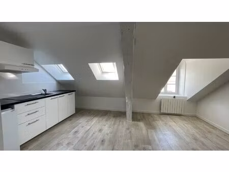 beau t2 rue royale entièrement rénové