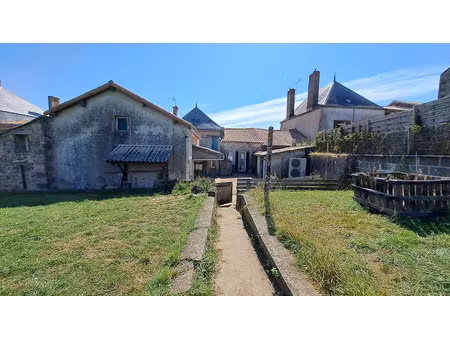 vente maison 6 pièces 176 m² à allonne (79130)  90 000 €