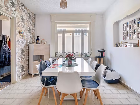 maison 3 chambres jardin et cave.