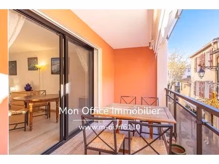 référence : 6227-mdi - t2 dans l'hyper centre de sanary sur mer