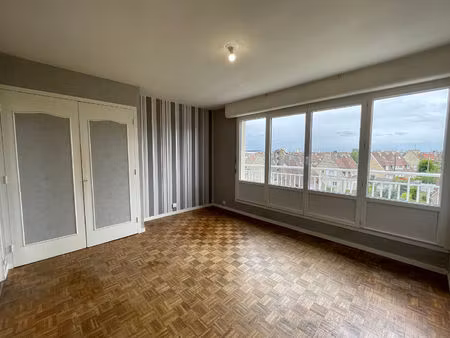 caen - studio de 27 m2 avec grand balcon et parking