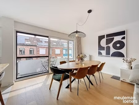 ruim en lichtrijk tweeslaapkamer appartement