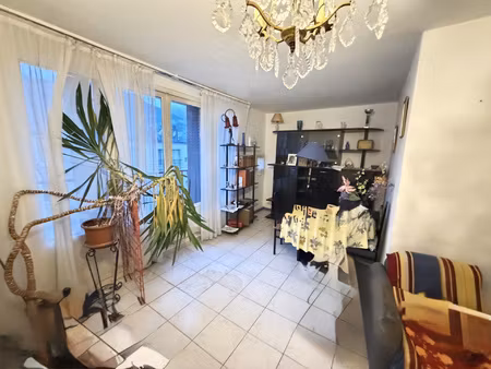 appartement t4 de 2 chambres a rénover