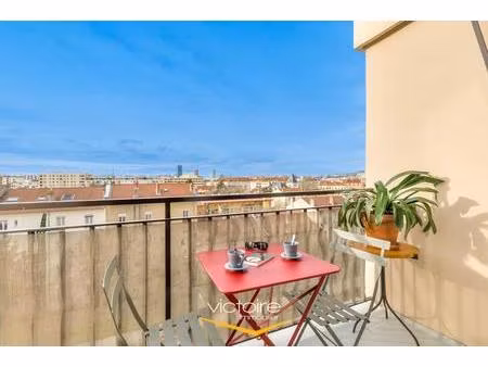 t3 traversant est/ouest en dernier étage avec extérieur à 4 min du tram