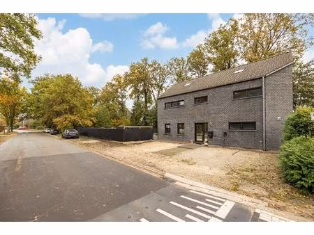 ruime moderne woning met royale tuin