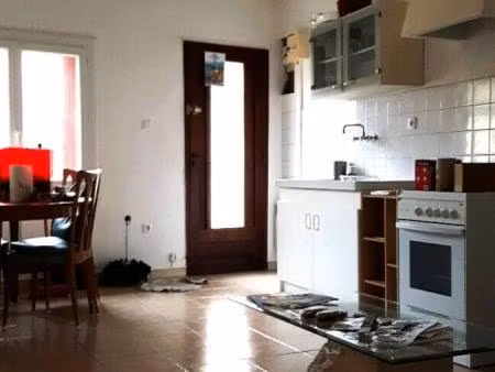 saint hilaire de beauvoir- maison de village de type 2 avec grande cave