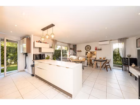 appartement 3 pièces en rez-de-jardin à antibes  quartier du