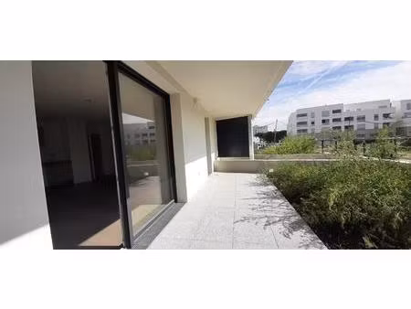 vaste appartement t4 de 84 m² avec jardin