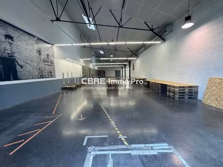 location local commercial 781m²