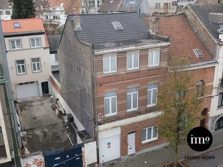 uitzonderlijk ruime kangoeroewoning met atelier en garage