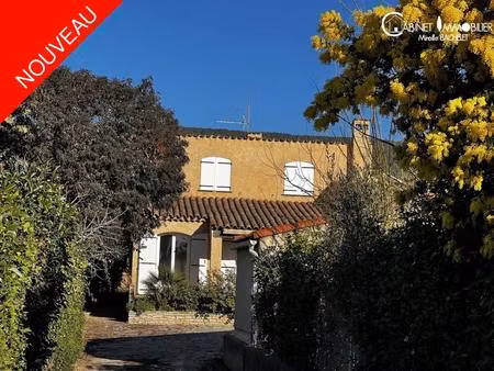 ceyreste  à 2 pas de la place de la mairie et de toutes les comm