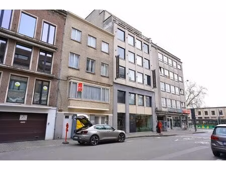 grote stadswoning met uitzonderlijke ontwikkelingskans.